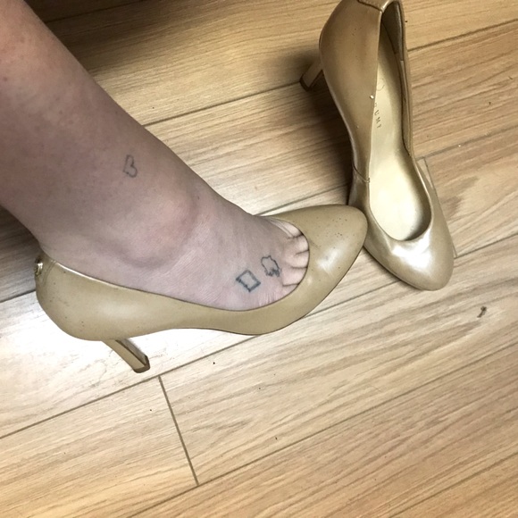 Ivanka Trump cute heels , golden colour round tips will trade for TY plushy 😁 - Picture 2 of 2